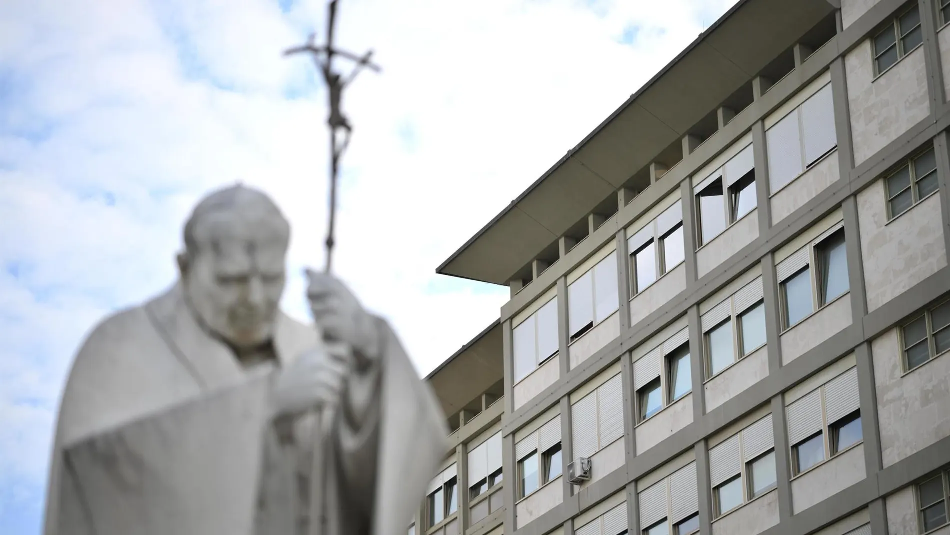 El Papa ha pasado la noche "tranquilamente y ya descansa"
