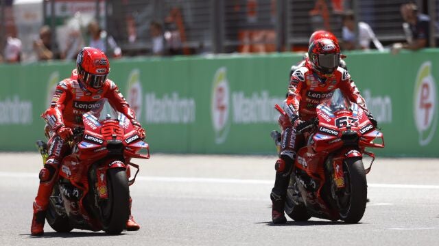 Marc Márquez y Bagnaia, en el primer día de entrenamientos en Tailandia