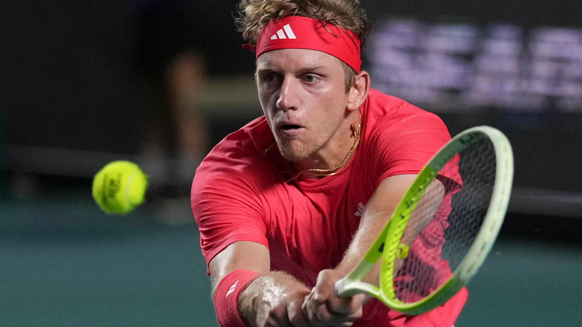 Alejandro Davidovich Fokina of Spain hits a return to Denis Shapovalov of Canada during a semifinal match at the Mexican Open tennis in Acapulco, Mexico, Friday, Feb. 28, 2025. (AP Photo/Eduardo Verdugo)