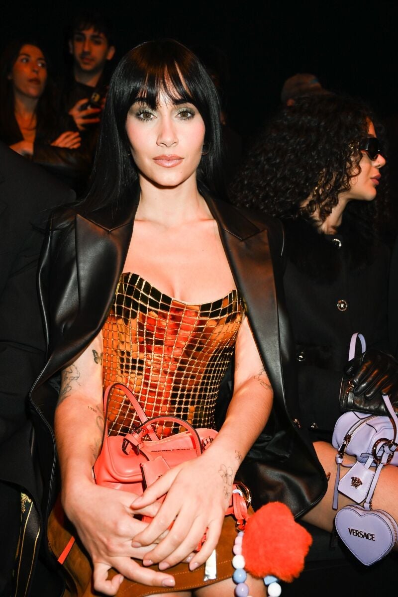 Aitana en el desfile de Versace en Milán.
