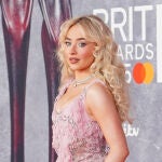 Los looks de las celebrities en la alfombra roja de los Brit Awards 2025.