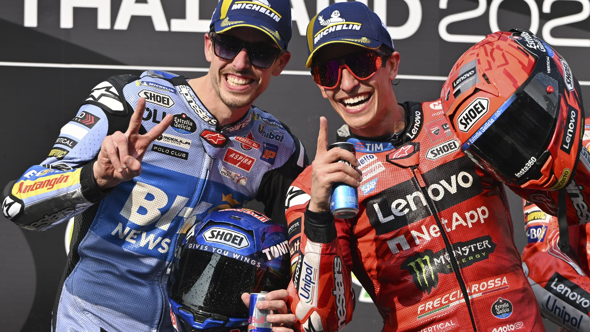 Marc y Álex, felices en el podio del circuito de Buriram