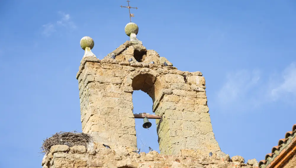 Espadaña de la iglesia de San Román que quieren restaurar