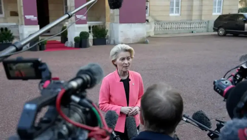 Ursula von der Leyen comparece ante los medios en Londres