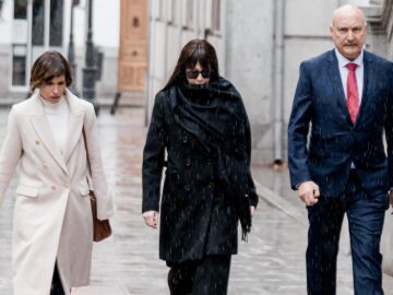 J&eacute;ssica Rodr&iacute;guez, expareja de &Aacute;balos, a su llegada al Tribunal Supremo para declarar como testigo