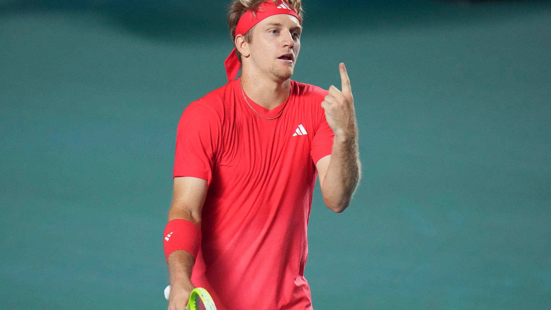 Alejandro Davidovich Fokina of Spain reacts during the final match against Tomas Machac of Czech Republic at the Mexican Open tennis tournament in Acapulco, Mexico, Saturday, March 1, 2025. (AP Photo/Eduardo Verdugo)