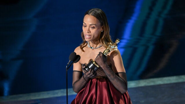 Zoe Saldaña recoge su Oscar a Mejor Actriz de Reparto por "Emilia Pérez"