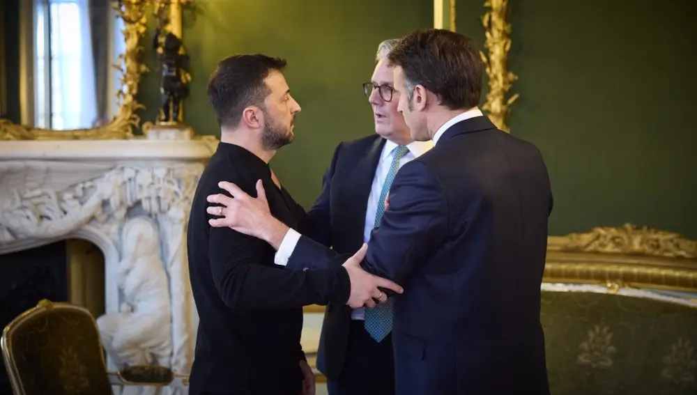 El primer ministro de Reino Unido, Keir Starmer, con los presidentes de Ucrania y Francia, Volodimir Zelenski y Emmanuel Macron