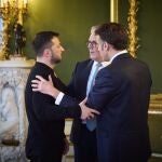 El primer ministro de Reino Unido, Keir Starmer, con los presidentes de Ucrania y Francia, Volodimir Zelenski y Emmanuel Macron