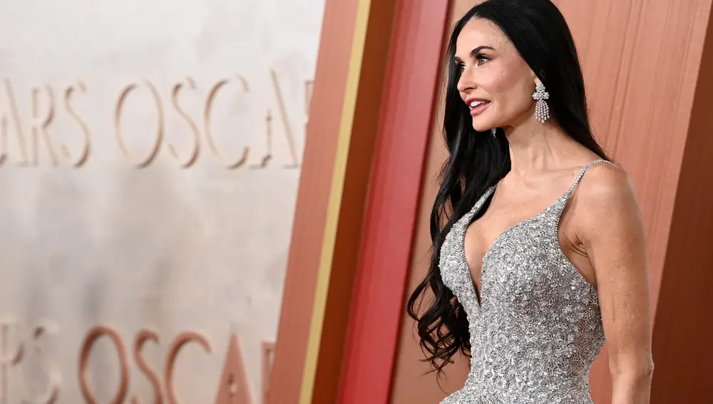 Demi Moore con vestido de Armani.