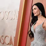 Demi Moore con vestido de Armani.