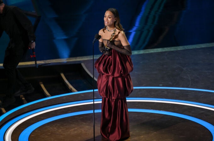 Zoe Saldaña recoge su Oscar a Mejor Actriz de Reparto por "Emilia Pérez"