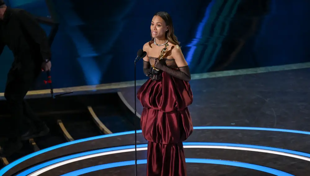 Zoe Saldaña recoge su Oscar a Mejor Actriz de Reparto por "Emilia Pérez"