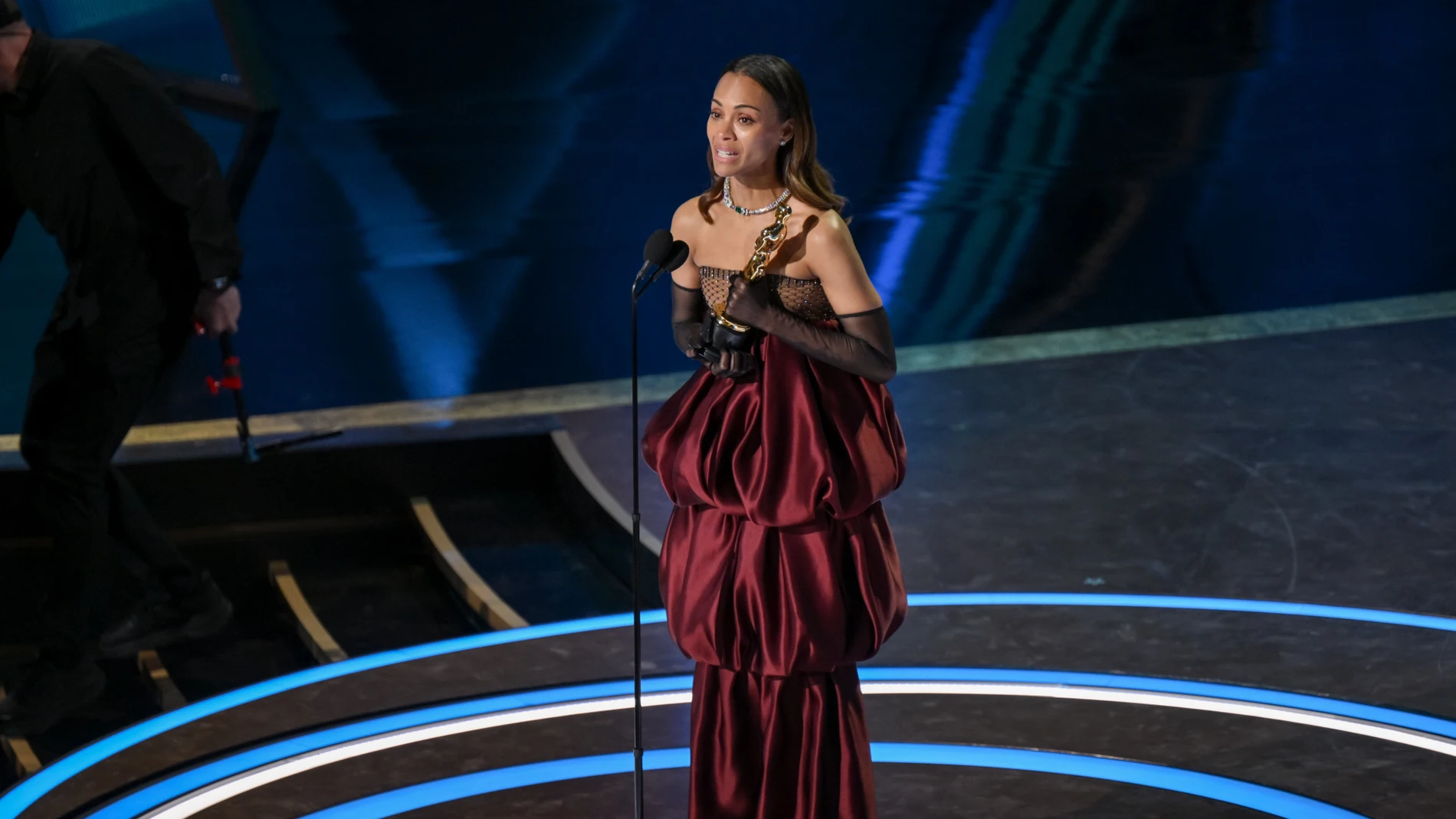 Zoe Saldaña recoge su Oscar a Mejor Actriz de Reparto por "Emilia Pérez"