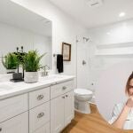 Una persona percibe mal olor en su baño