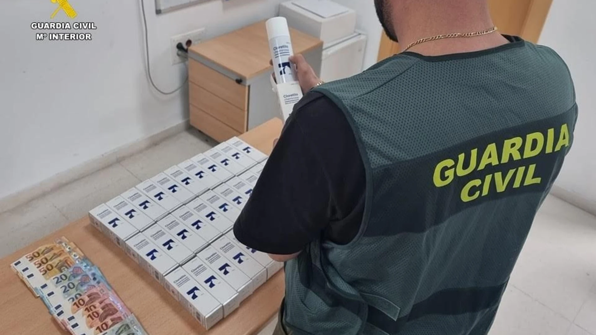 Detenidos dos jóvenes de Crevillent y Xixona por vender 'cloretilo' en una discoteca de Almoradí (Alicante). REMITIDA / HANDOUT por Guardia Civil Fotografía remitida a medios de comunicación exclusivamente para ilustrar la noticia a la que hace referencia la imagen, y citando la procedencia de la imagen en la firma 04/03/2025