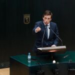 MADRID.-Almeida no irá a la conciliación que propone el PSOE por llamarles corruptos, sí a tribunales, donde "cantará todo"