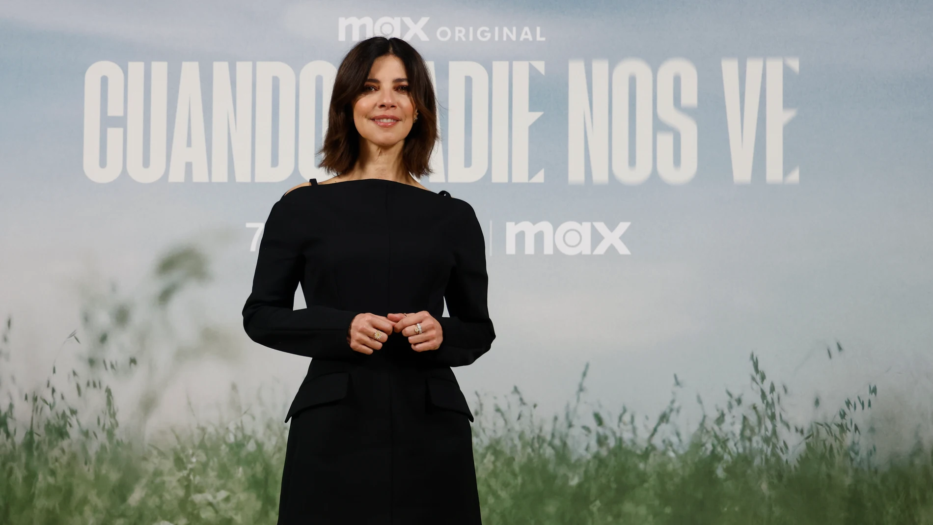 MADRID, 04/03/2025.-La actriz Maribel Verdú, durante el posado gráfico de la presentación de la serie "Cuando nadie nos ve", este martes en Madrid.-EFE/ Blanca Millez