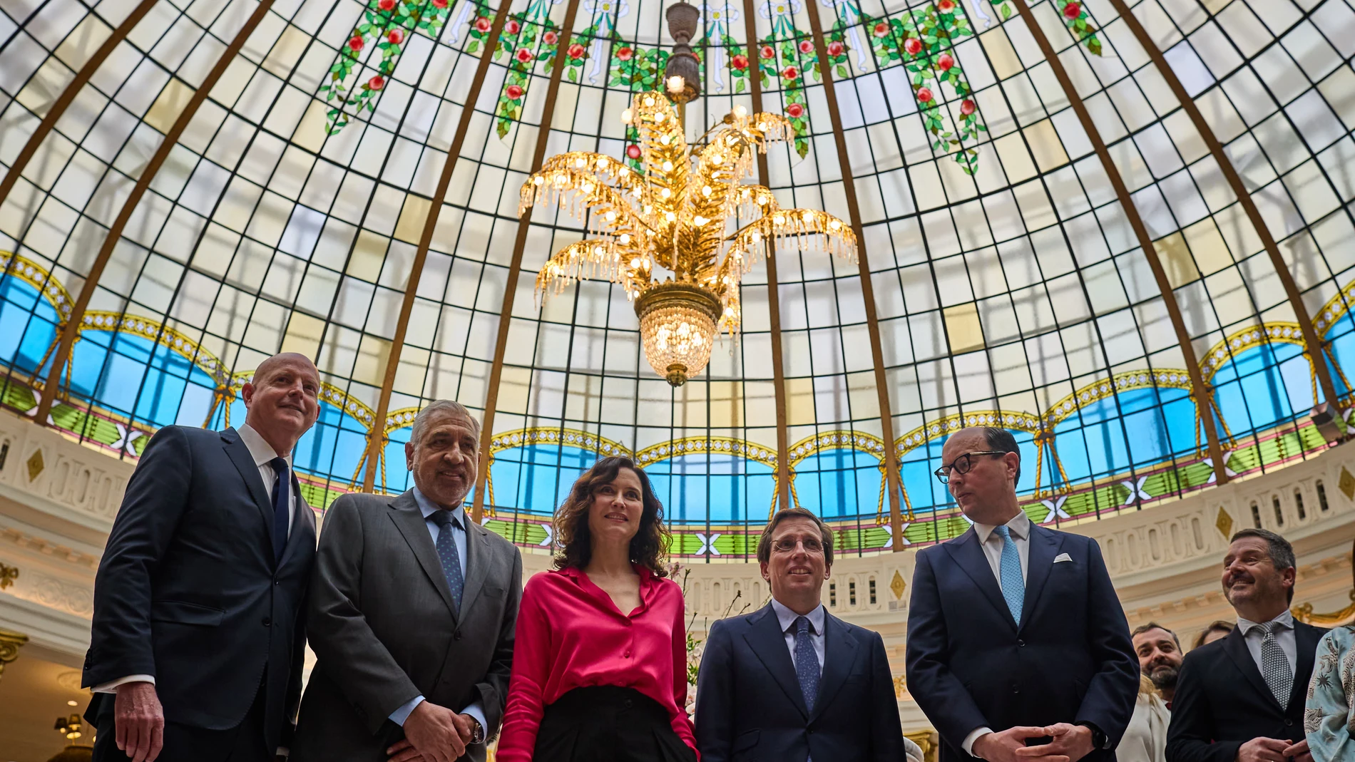El Hotel Palace de Madrid reabre sus puertas tras su restauración. La presidenta de la Comunidad de Madrid isabel Diaz Ayuso y el alcalde José Luis Martínez -Almeida han participado en la inauguración del renovado Hotel Palace, un icónico establecimiento de la capital que, tras dos años de trabajos de restauración, ha recuperado su aspecto original.. © Alberto R. Roldán / Diario La Razón. 04 03 2025
