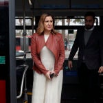 La alcaldesa de València, María José Catalá, presenta los nuevos autobuses de la EMT
