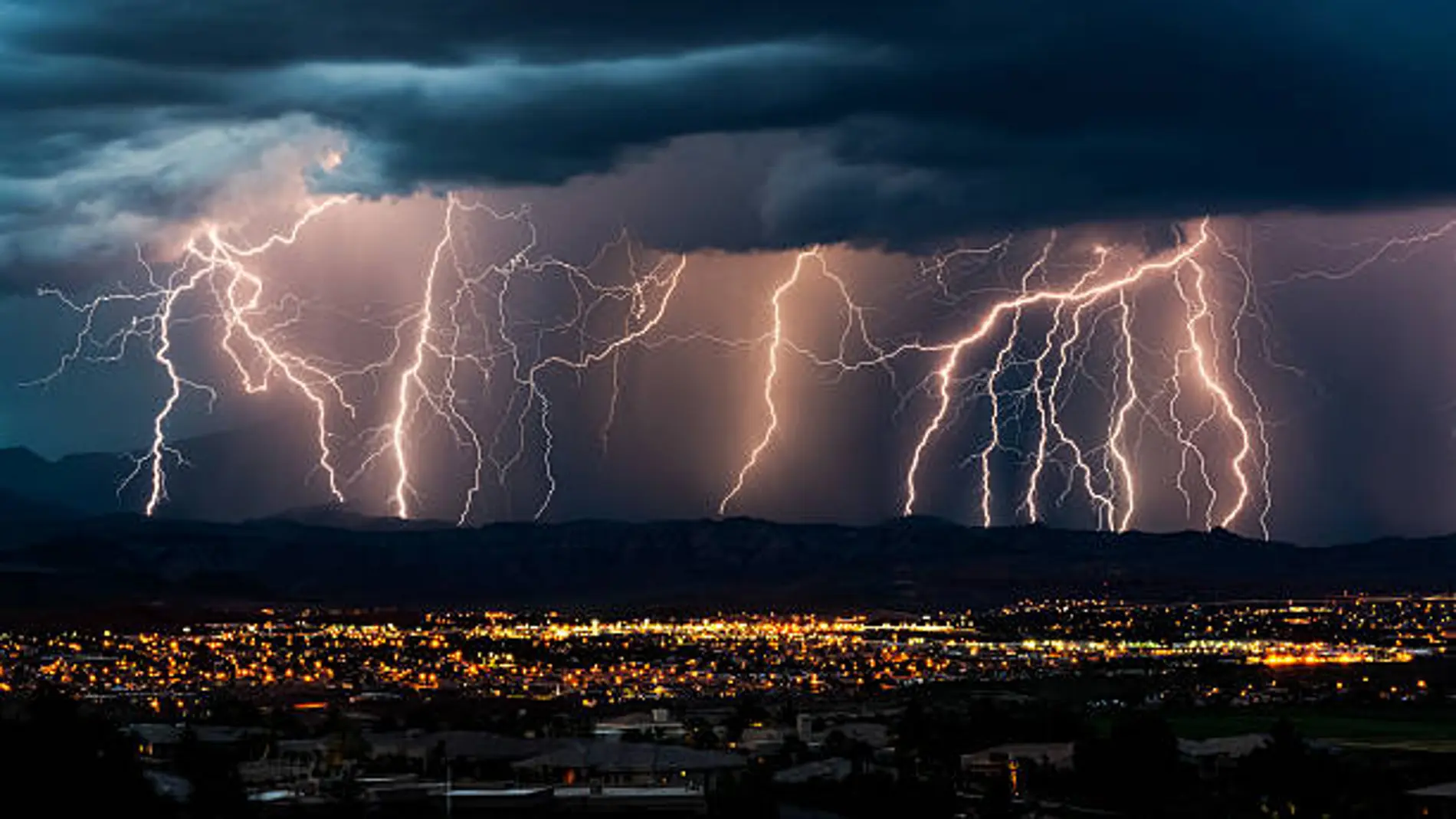 Tormenta sobre una ciudad