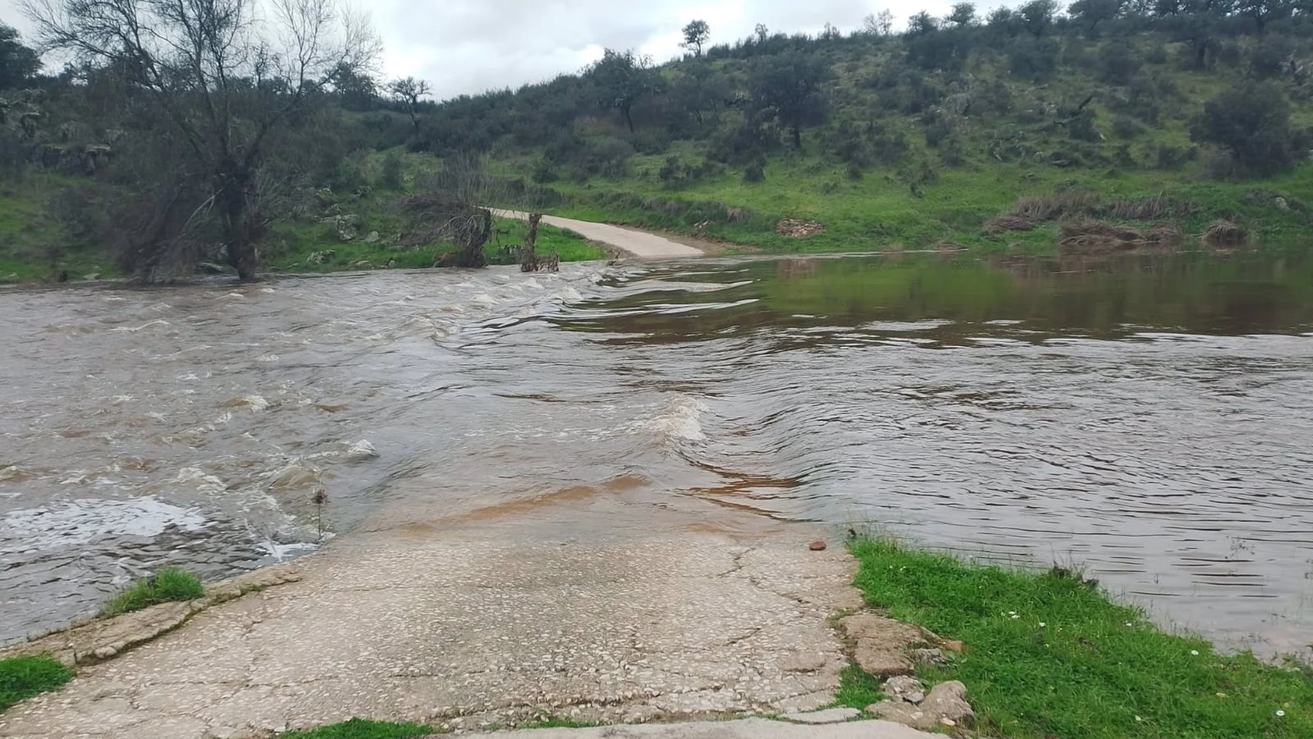 Tráfico.- Un total de 16 carreteras están afectadas por las lluvias, sobre todo en Cádiz, Málaga, Castellón y Valencia
