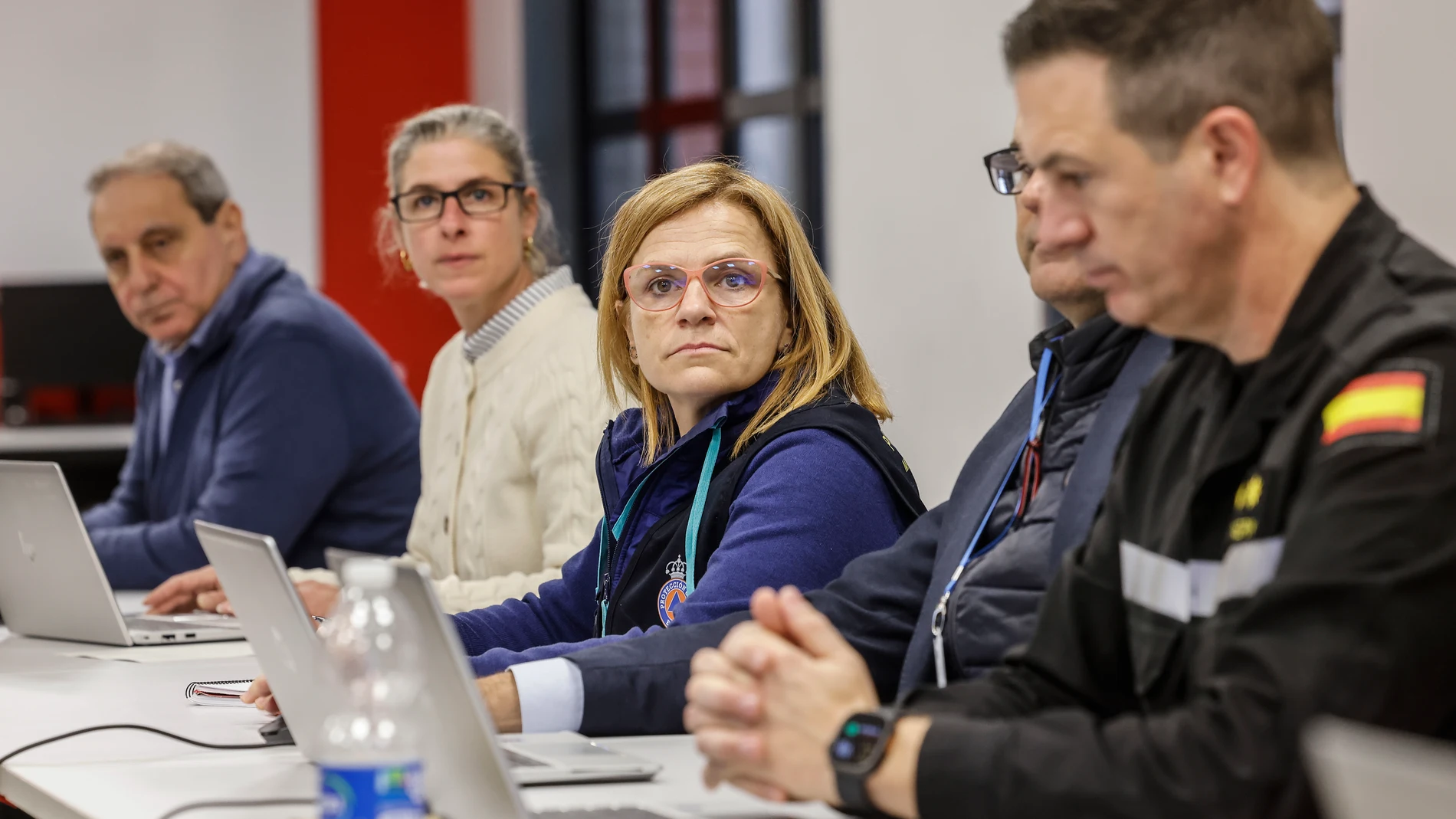 La delegada del gobierno en la Comunidad Valenciana, Pilar Bernabé, acude a la reunión de análisis y seguimiento del episodio de lluvias que está afectando a la Comunitat Valenciana en el Centro de Coordinación de Emergencias de la Generalitat, a 4 de marzo de 2025, en Valencia (España). La lluvia y las olas mantienen este martes en aviso a nueve provincias en un día en el toda la Comunidad Valenciana permanece en nivel naranja por precipitaciones, según la predicción de la Agencia Estatal de...
