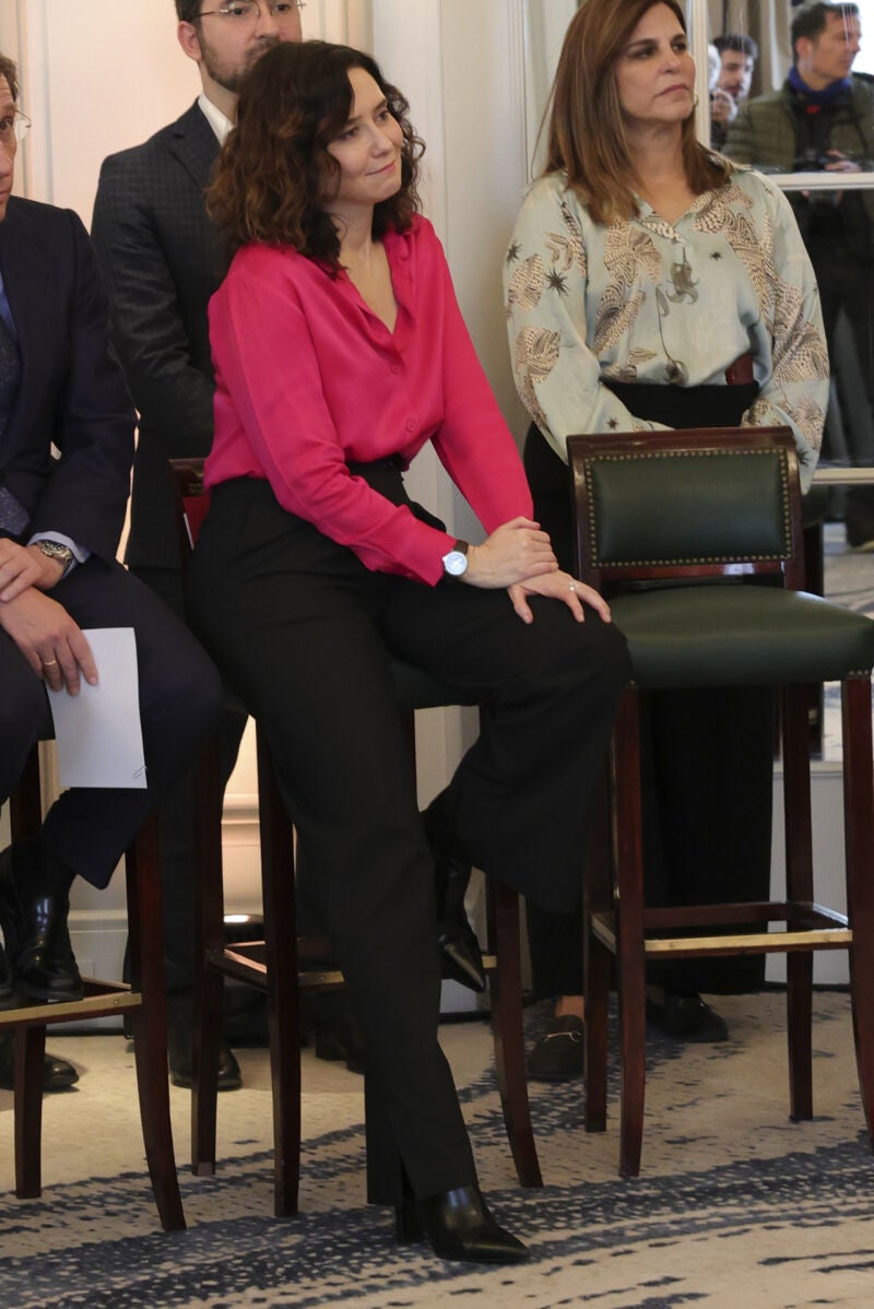 El look de Ayuso.