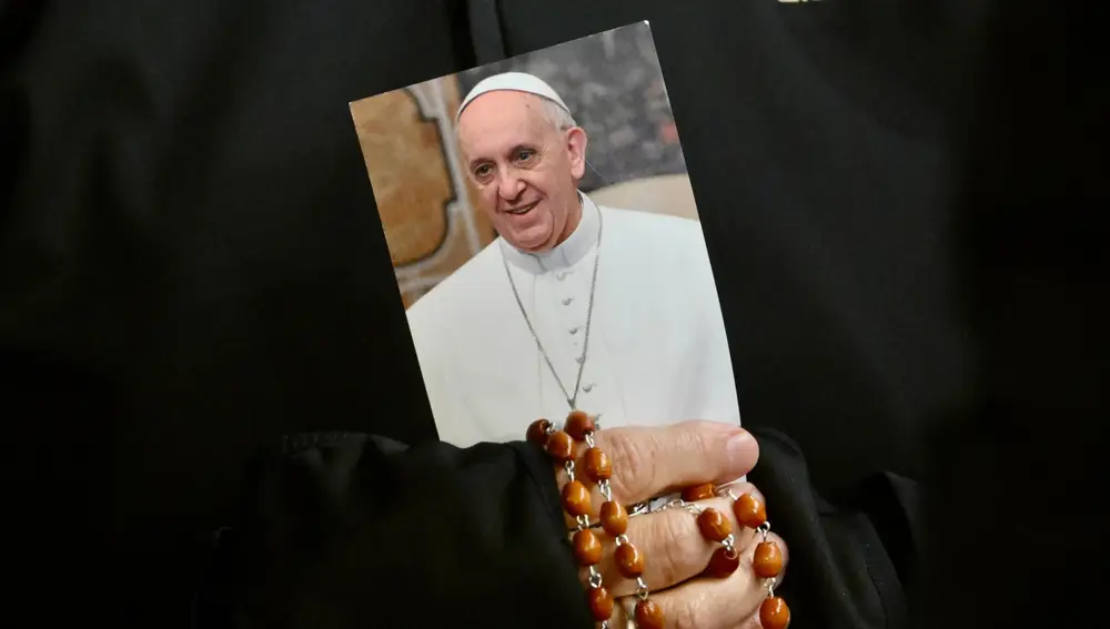 Rezo del rosario por el Papa Francisco en la Plaza de San Pedro