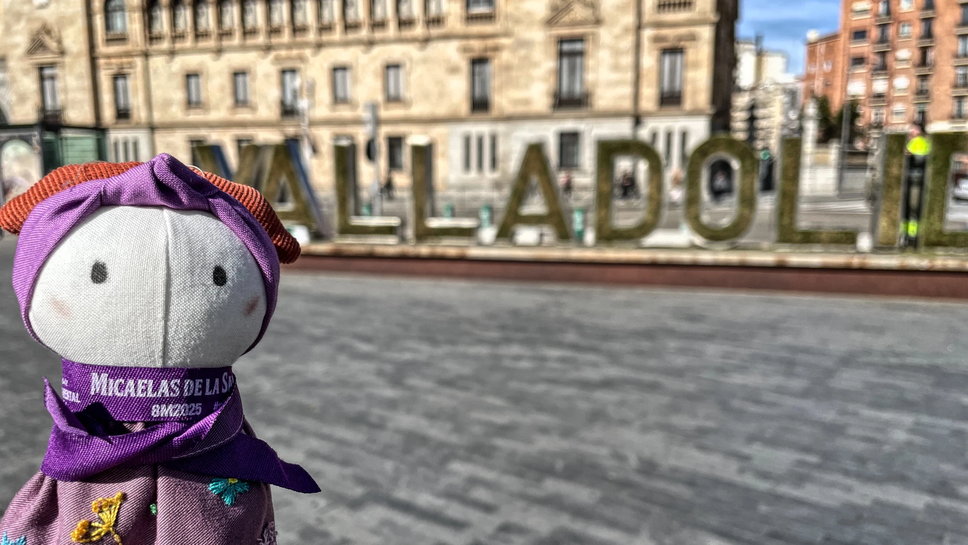 Muñeca "Micaela" junto a la Plaza Zorrilla de Valladolid