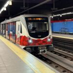 Tren de la línea 1 en la estación Morán Valverde. Metro de Quito (Ecuador)