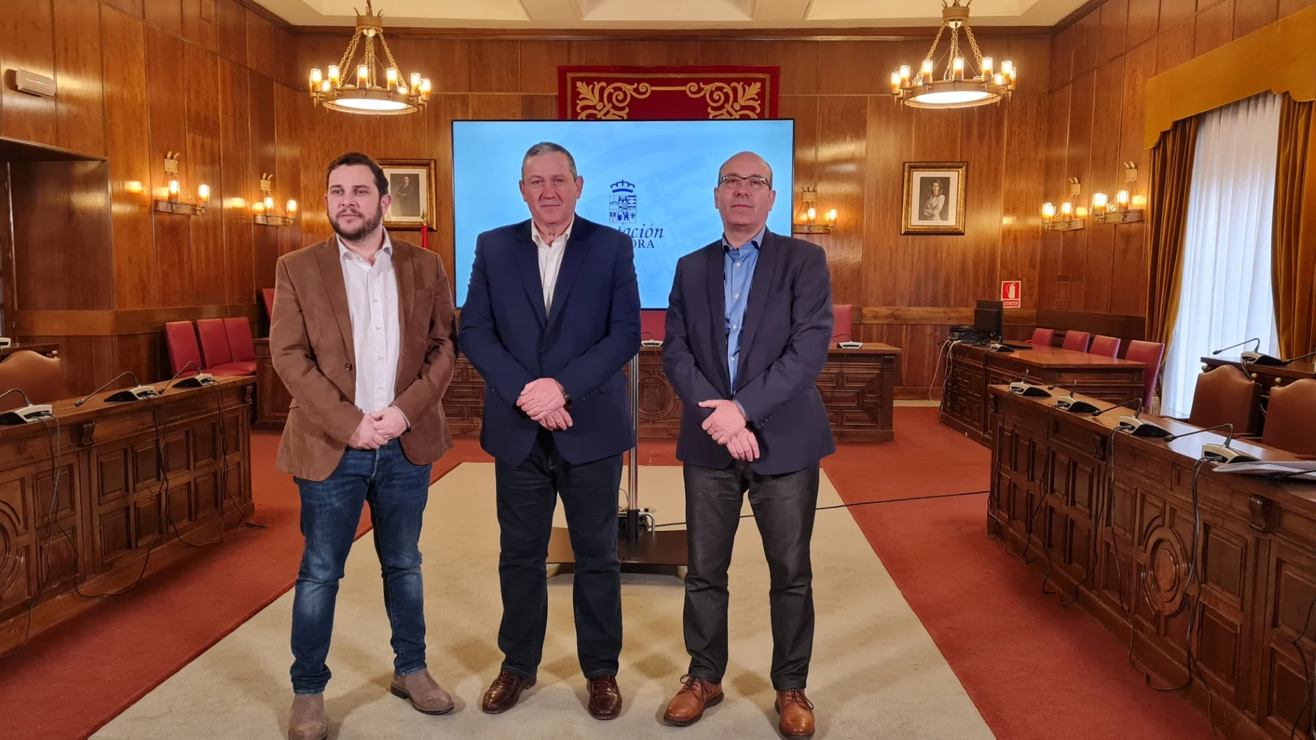 Presentación del Plan Económico y Financiero de la Diputación de Zamora. Intervienen el presidente de la Institución provincial, Javier Faúndez; el vicepresidente primero, Víctor López, y el diputado provincial de Economía y Hacienda, José Manuel Salvador