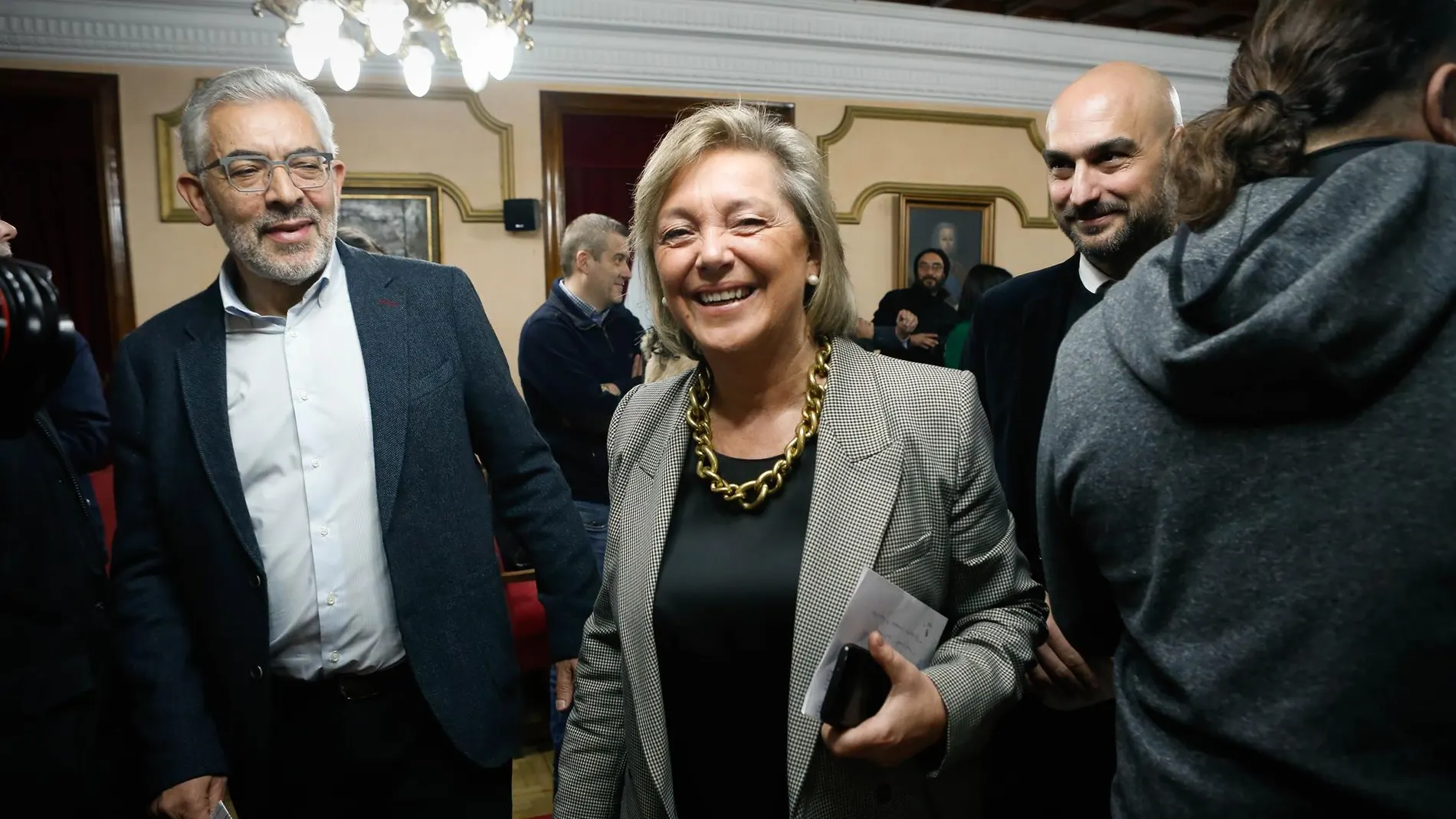 Miguel Fernández (izquierda) con Paula Alvarellos.