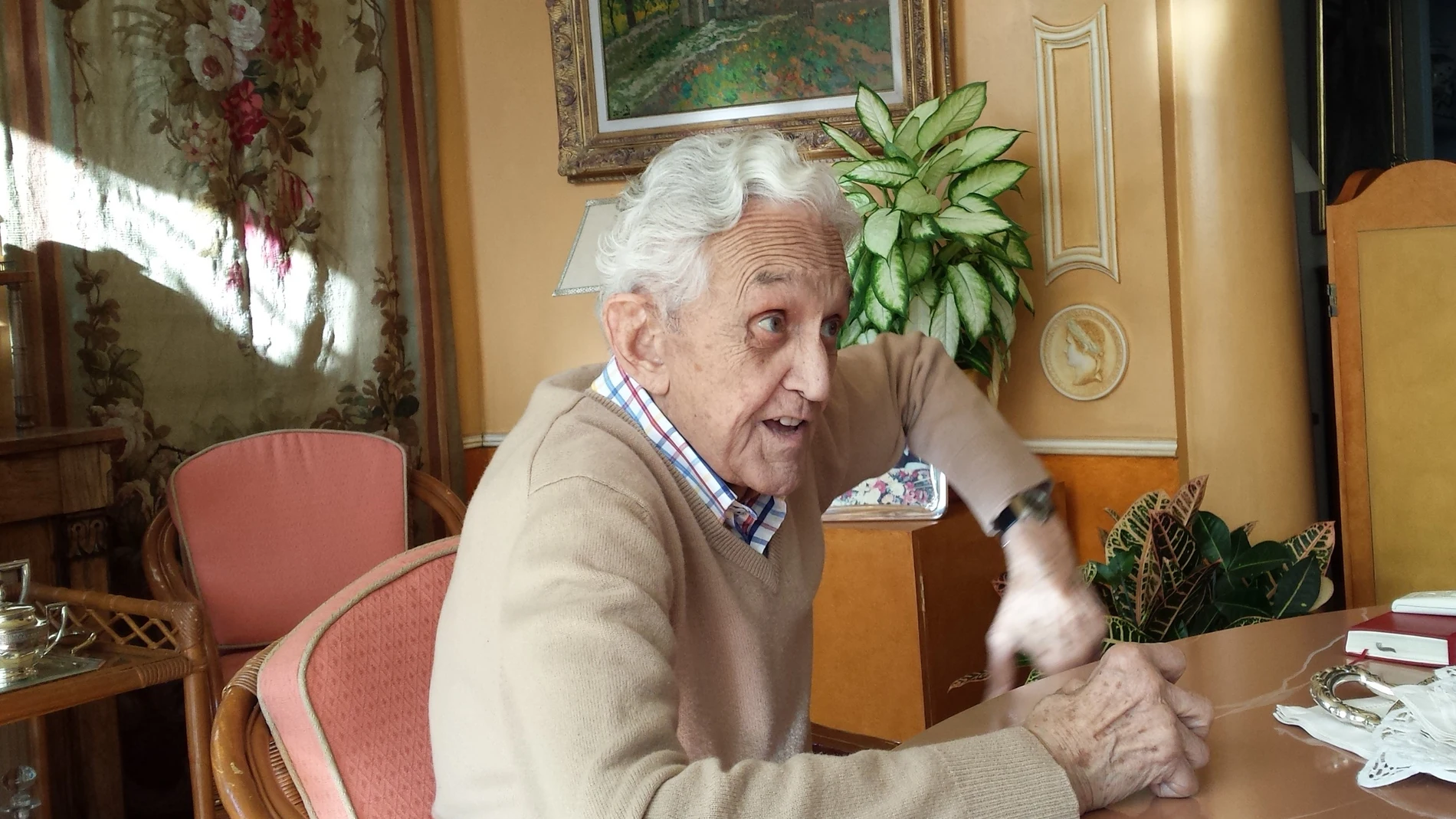 Pedro Schwartz (Madrid, 30 de enero de 1935) es un político, economista y jurista español conocido por sus posiciones favorables al liberalismo económico