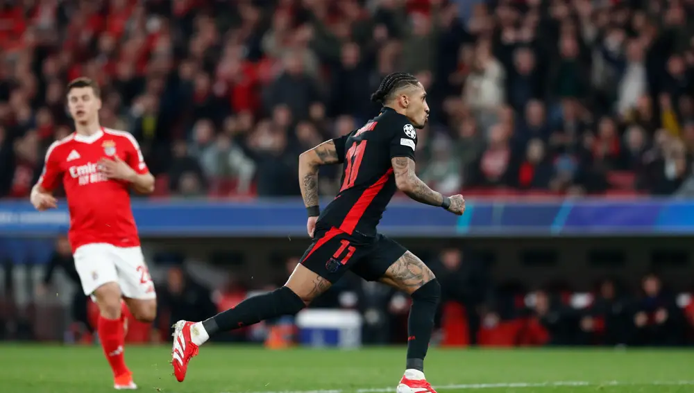SL Benfica v FC Barcelona - UEFA Champions League 2024/25 Round of 16 First Leg