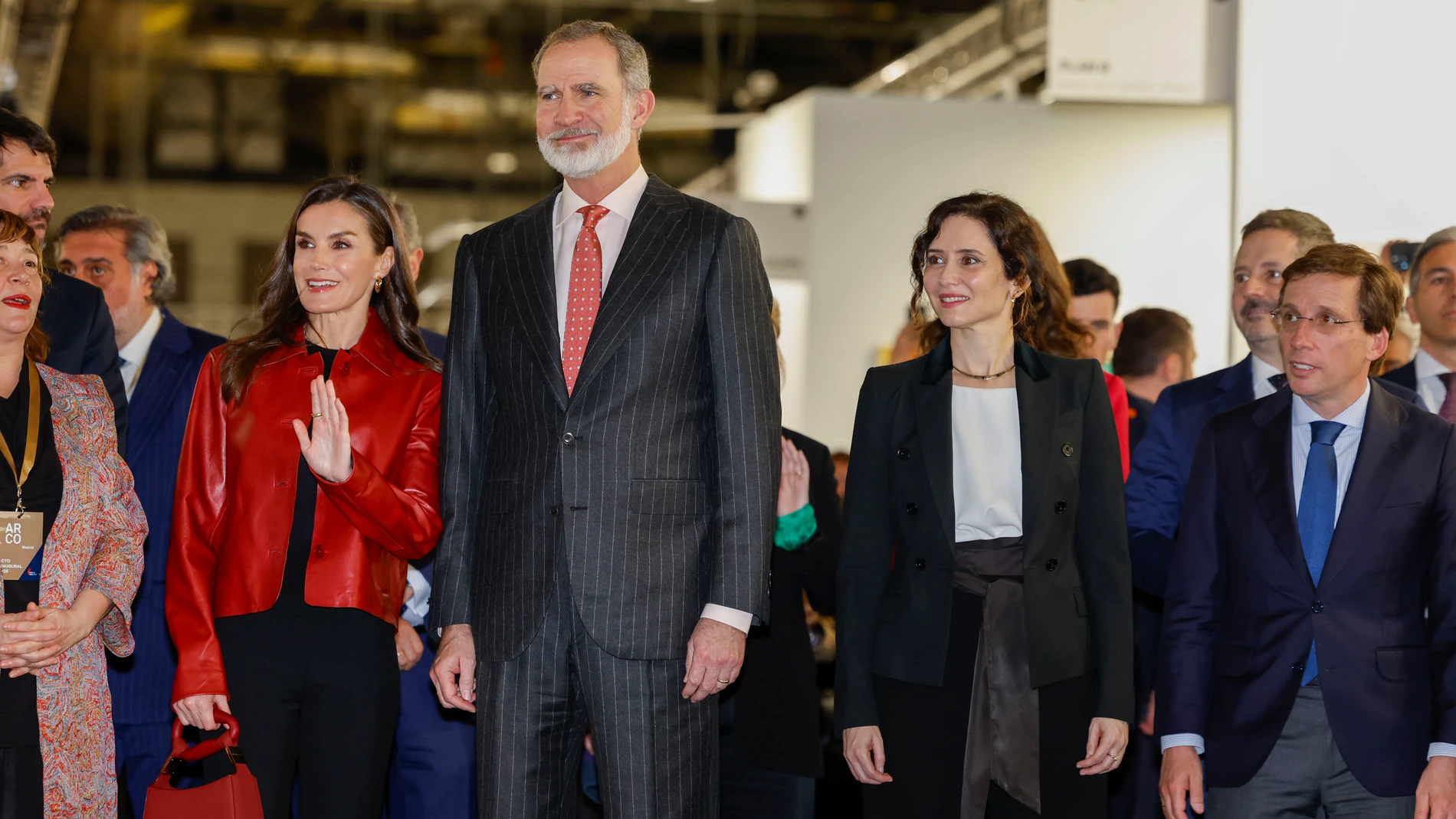 MADRID, 05/03/2025.- Los reyes Felipe VI (2i) y Letizia (i) presiden, junto a la presidenta madrileña, Isabel Díaz Ayuso (2d), y el alcalde de la capital, José Luis Martínez-Almeida (d), este miércoles, la inauguración de la 44 edición de la Feria Internacional de Arte Contemporáneo, ARCO, que se celebra en el recinto de IFEMA de Madrid. EFE/ Juanjo Martín
