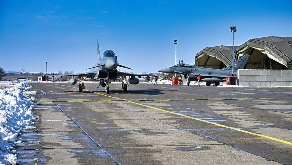Cazas Eurofighter desplegados en Rumanía, donde se han adiestrado los Harrier