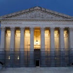 Los jueces del Supremo se pronunciaron por cinco votos contra cuatro en contra de los planes de Donald Trump para acabar con la ayuda exterior