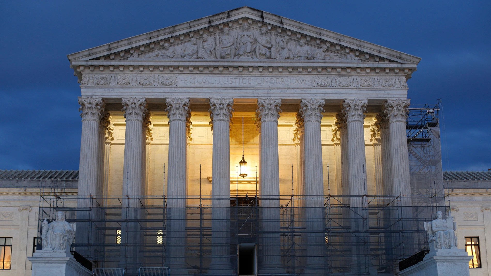 February 27, 2025, Washington, D.C, California, U.S: The Supreme Court is seen at dusk in Washington DC.Europa Press/Contacto/Mark Alfred28/02/2025 ONLY FOR USE IN SPAIN