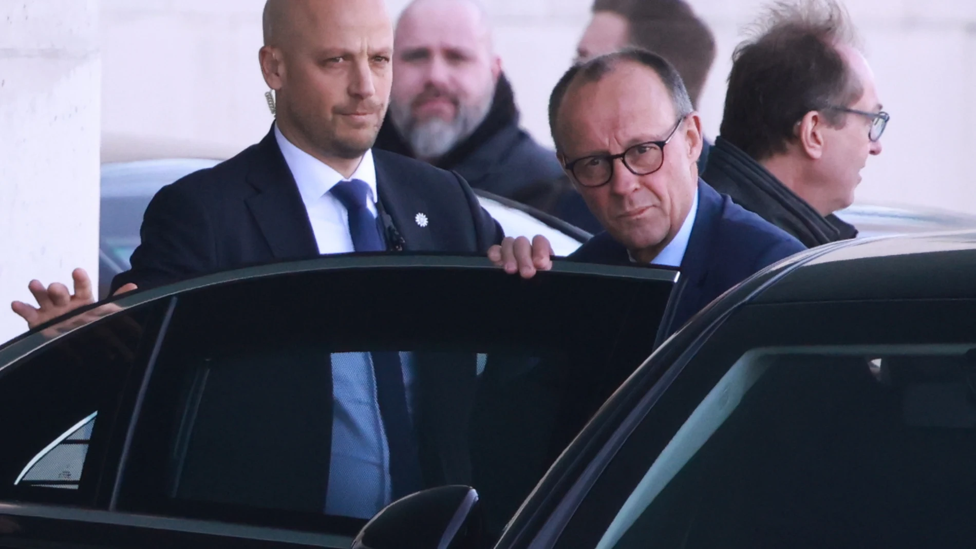 Berlin (Germany), 05/03/2025.- Chairman of the Christian Democratic Union (CDU) party and faction Friedrich Merz (2-R) and Christian Social Union (CSU) regional group chairman in the German parliament Bundestag Alexander Dobrindt (R) leave after talks at the Chancellery in Berlin, Germany, 05 March 2025. (Alemania) EFE/EPA/CLEMENS BILAN