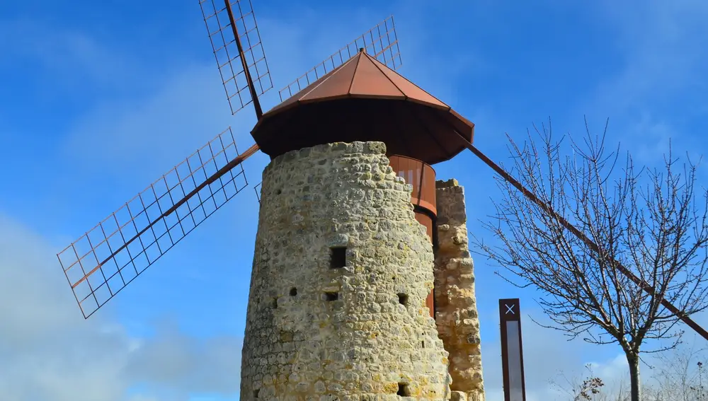 Molino de viento de Castromembibre (Valladolid) restaurado y convertido en atractivo turístico