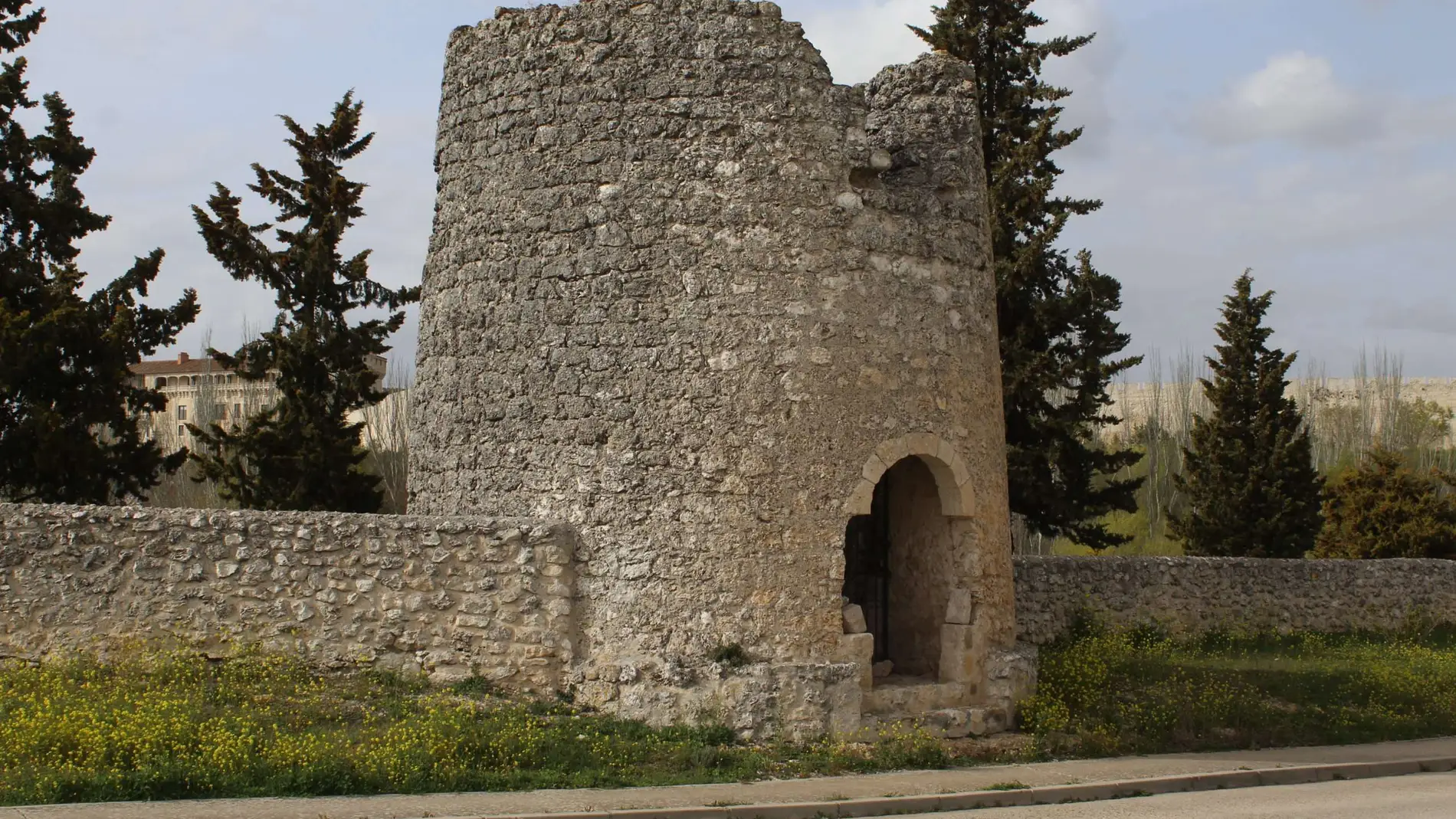 Molino de viento de "El Cubo", en la localidad segoviana de Cuéllar