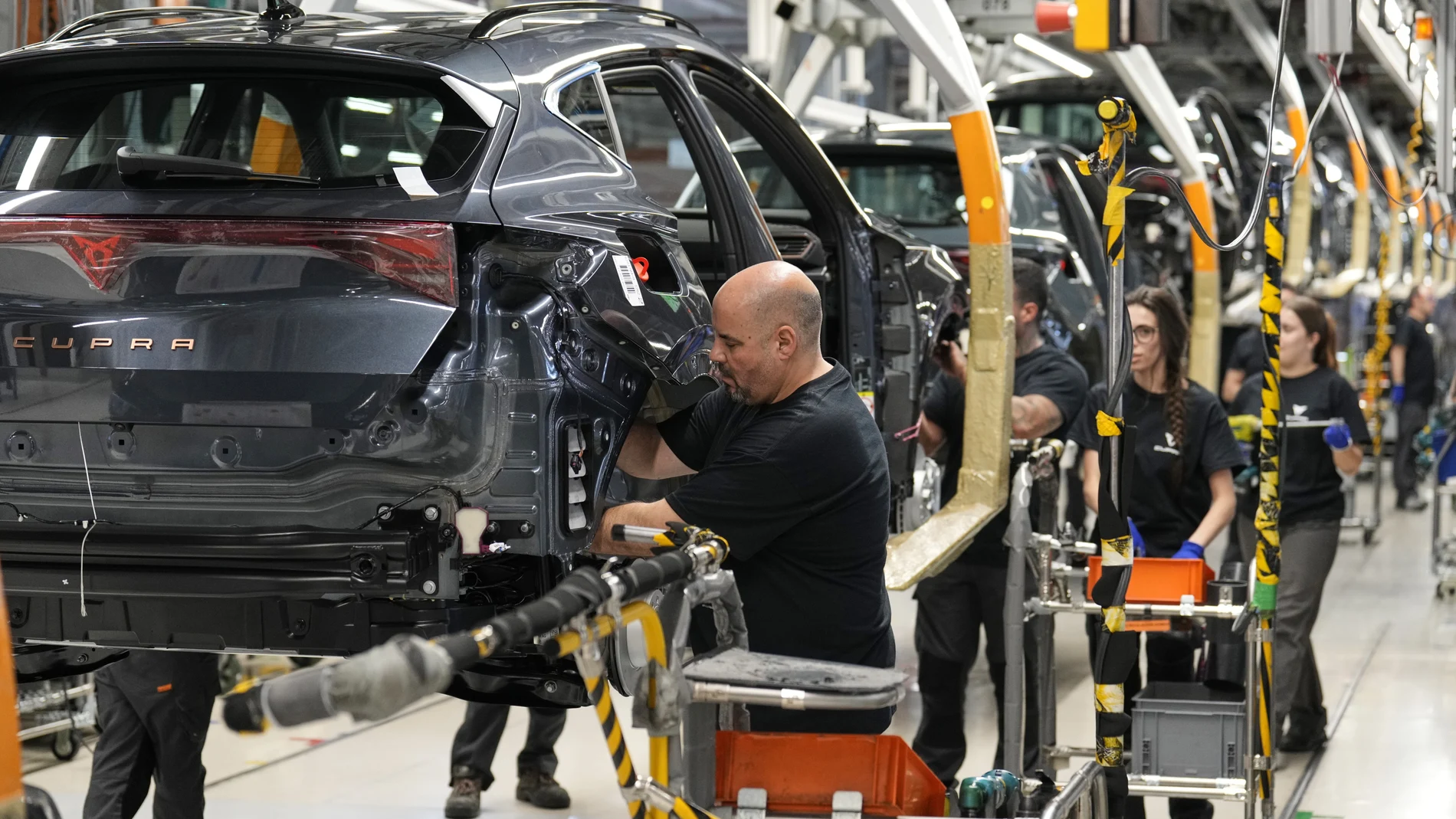 -FOTODELDÍA- Martorell (BARCELONA) 27/06/2024.- La marca de automoción SEAT abrió hoy sus puertas de la fábrica de Martorell (Barcelona) a los medios de comunicación con motivo del inicio de la producción de los nuevos Cupra Formentor y Cupra León. EFE/Alejandro García.