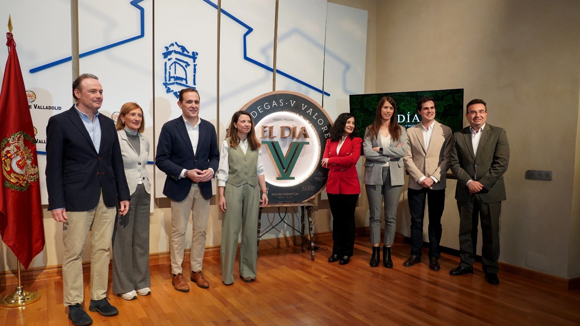 El presidente de la Diputación de Valladolid, Conrado Íscar, presenta "El Día V", junto a Roberto Díez, Carlos Villar, Lucía Fernández, Héctor Medina, Ángela Arranz, Joana Ramírez y Ana Portela