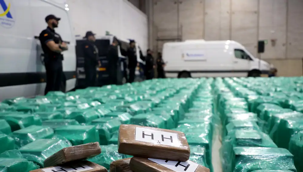 Una operación conjunta de la Policía Nacional y el Servicio de Vigilancia Aduanera que se ha saldado con la incautación de 13 toneladas de cocaína en un contenedor en el puerto de Algeciras (Cádiz), la mayor en la historia del narcotráfico en España.