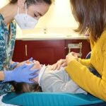 Diversos estudios respaldan que implementar hábitos de higiene dental antes del primer año de vida ayudan a prevenir enfermedades orales en el futuro