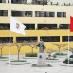 Estatura de Fray Tomás de San Martín en la plaza de la primera universidad de América