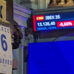 La Bolsa española sube el 0,67 % y supera los 13.300 puntos, pendiente del BCE
