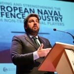 El presidente de la Comunidad, Fernando López Miras, inauguró hoy en Cartagena el Congreso Industria Naval de Defensa Europea, junto con la alcaldesa Noelia Arroyo