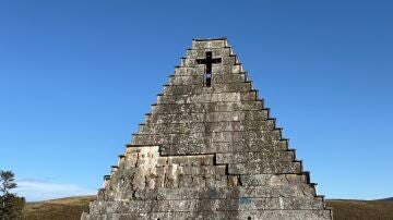 Estado actual de la Pir&aacute;mide de los Italianos